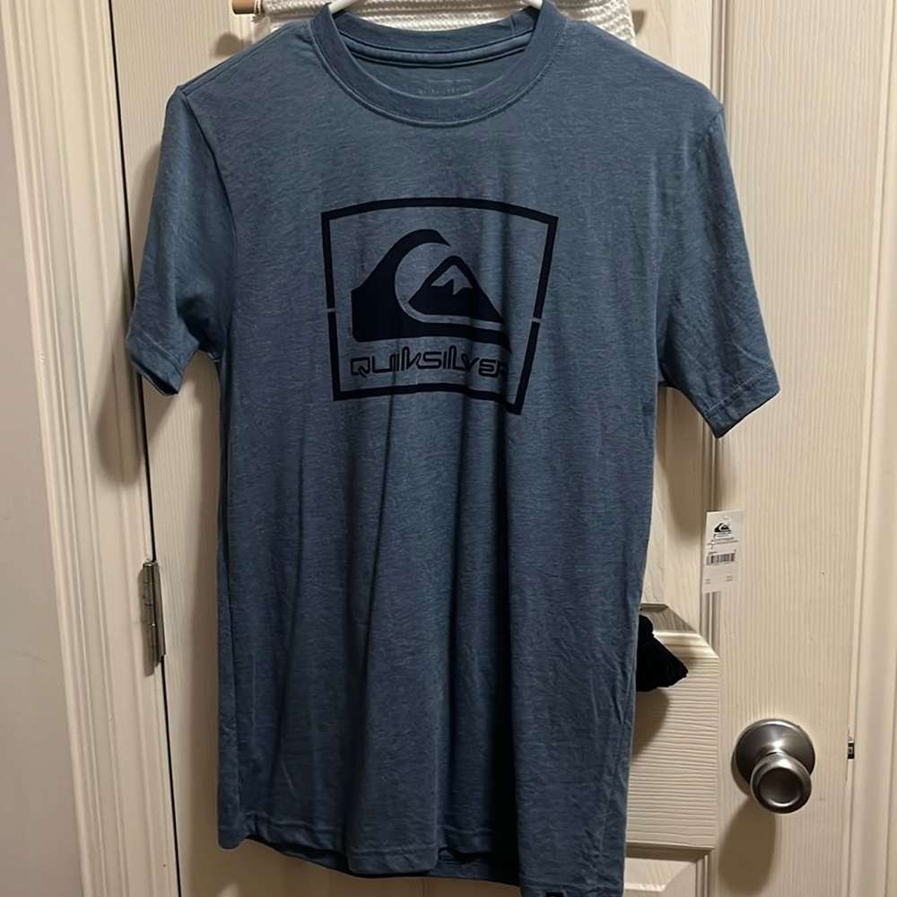 Blue Quicksilver men’s T-shirt classic fit small 50% cotton